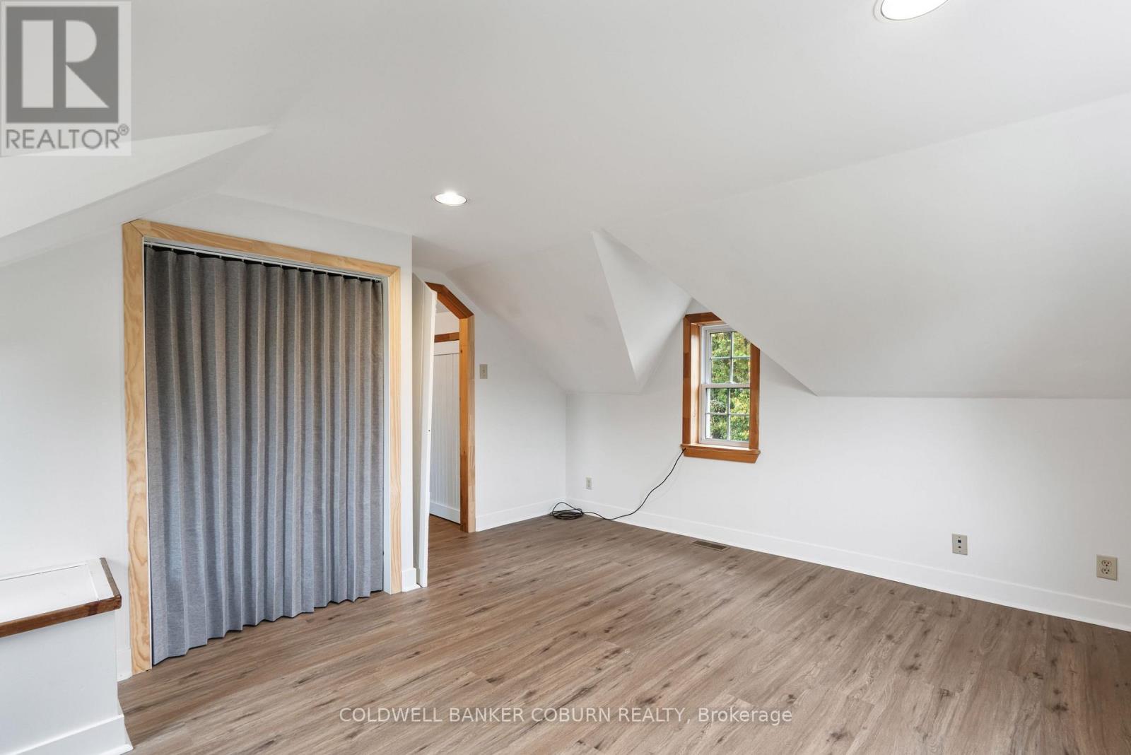544 CRAIG ROAD - Image 17