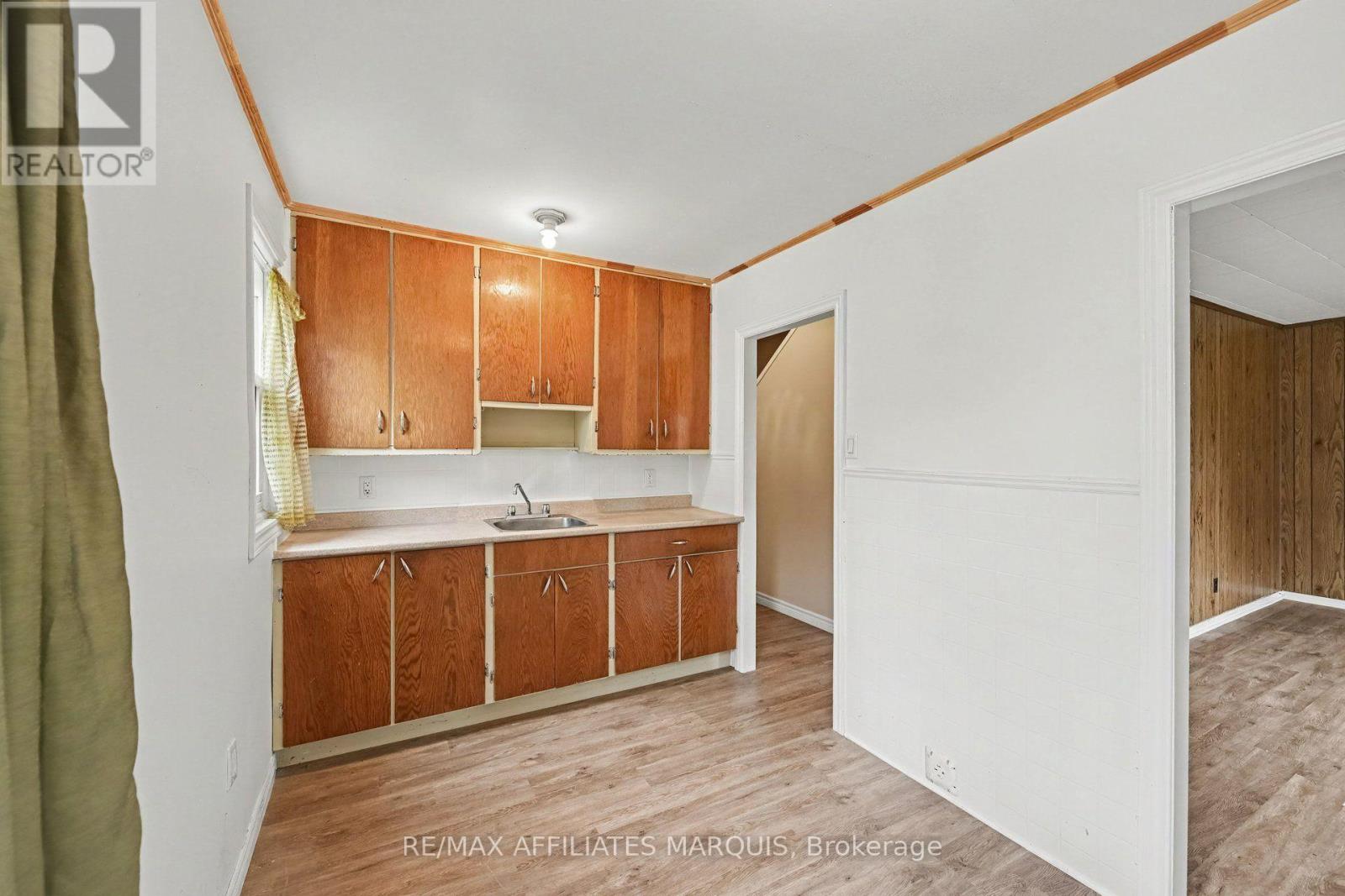 19 CHURCHILL CRESCENT - 10