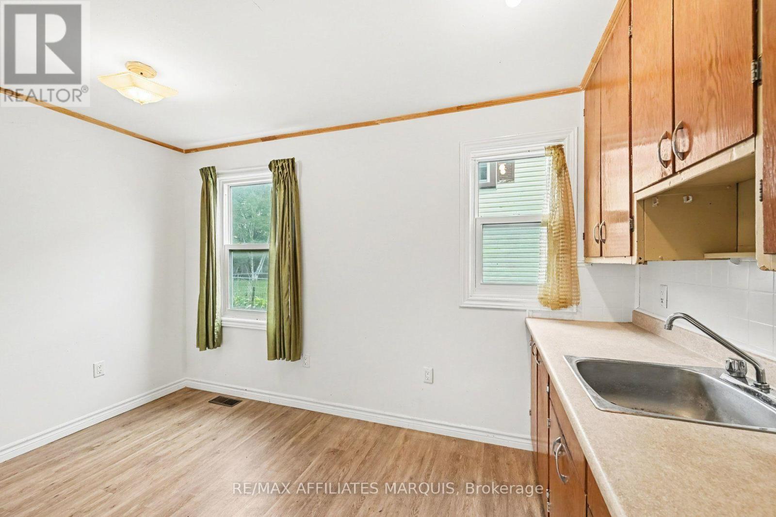 19 CHURCHILL CRESCENT - 11