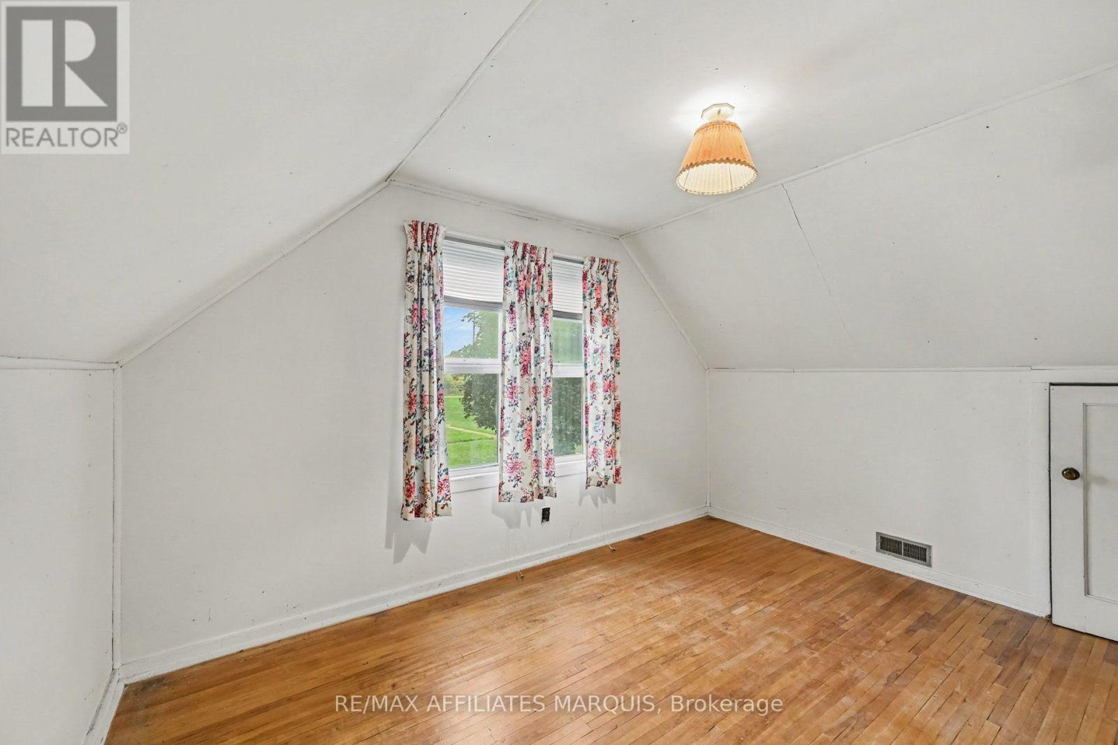 19 CHURCHILL CRESCENT - 17