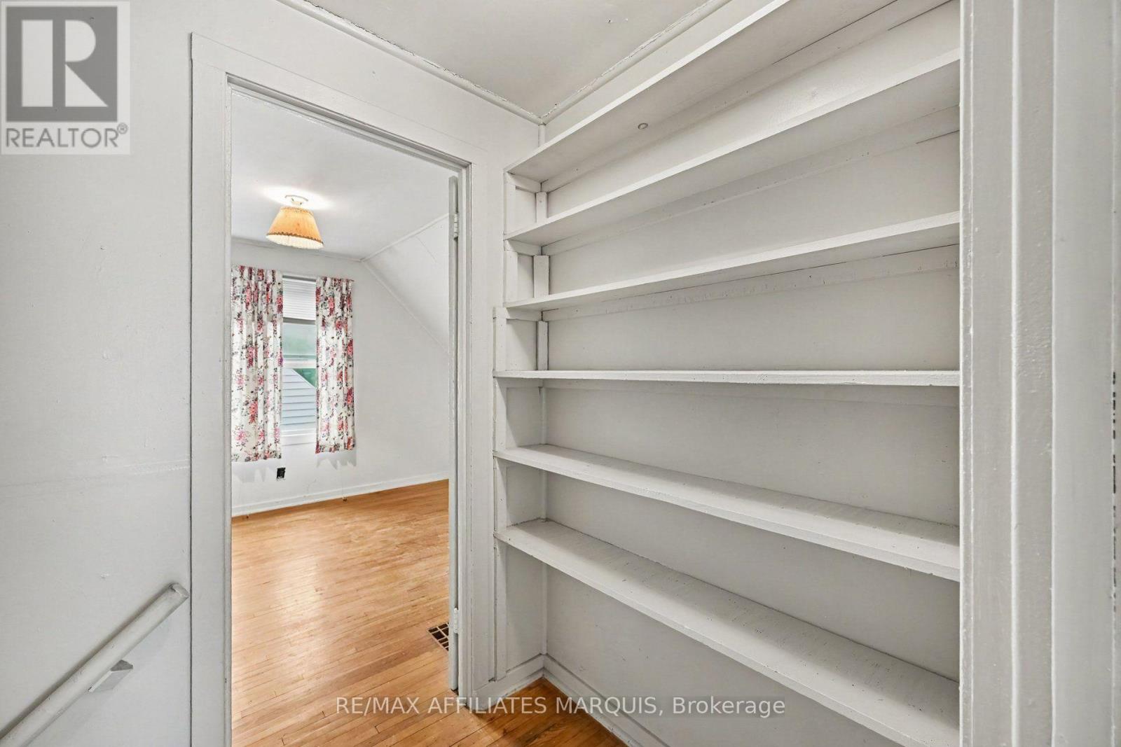19 CHURCHILL CRESCENT - 25
