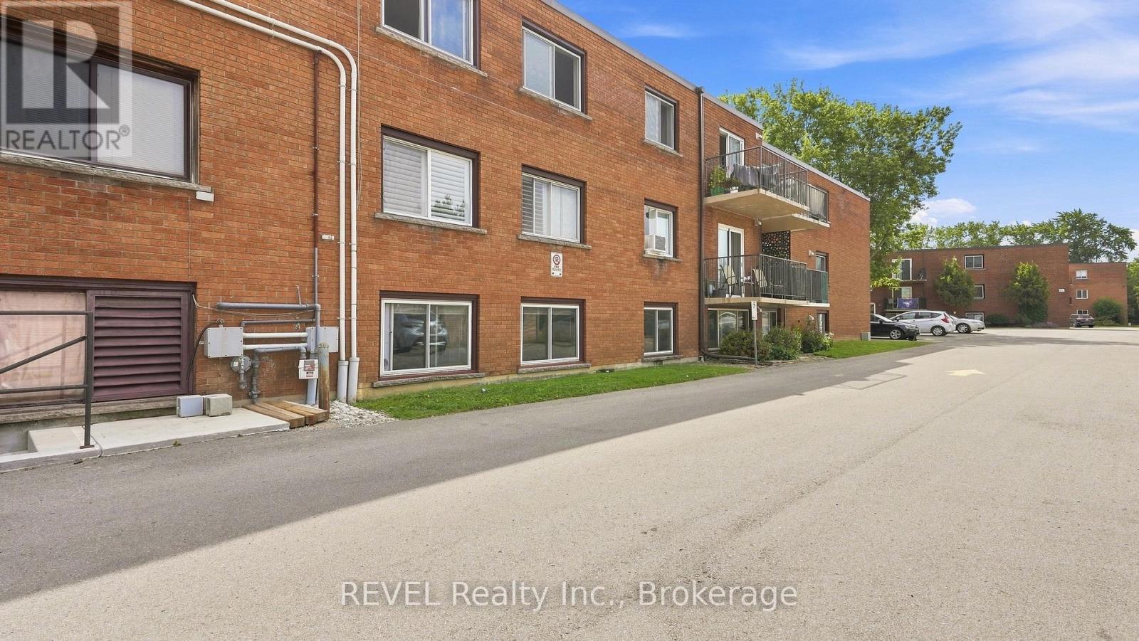 #3 450 CARLTON STREET - 17