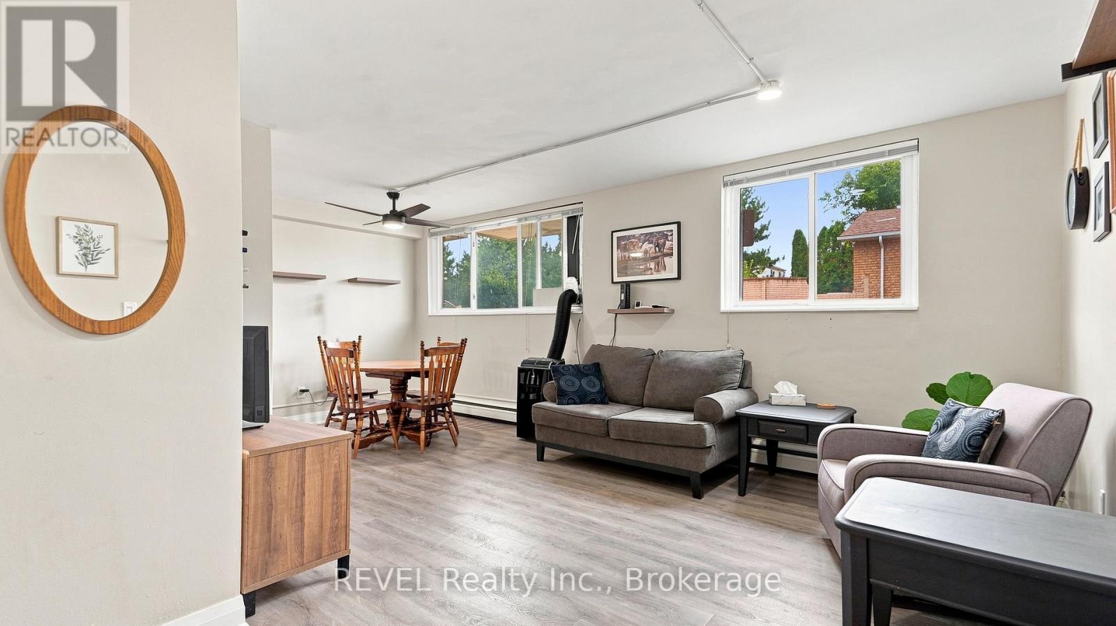 #3 450 CARLTON STREET - 4
