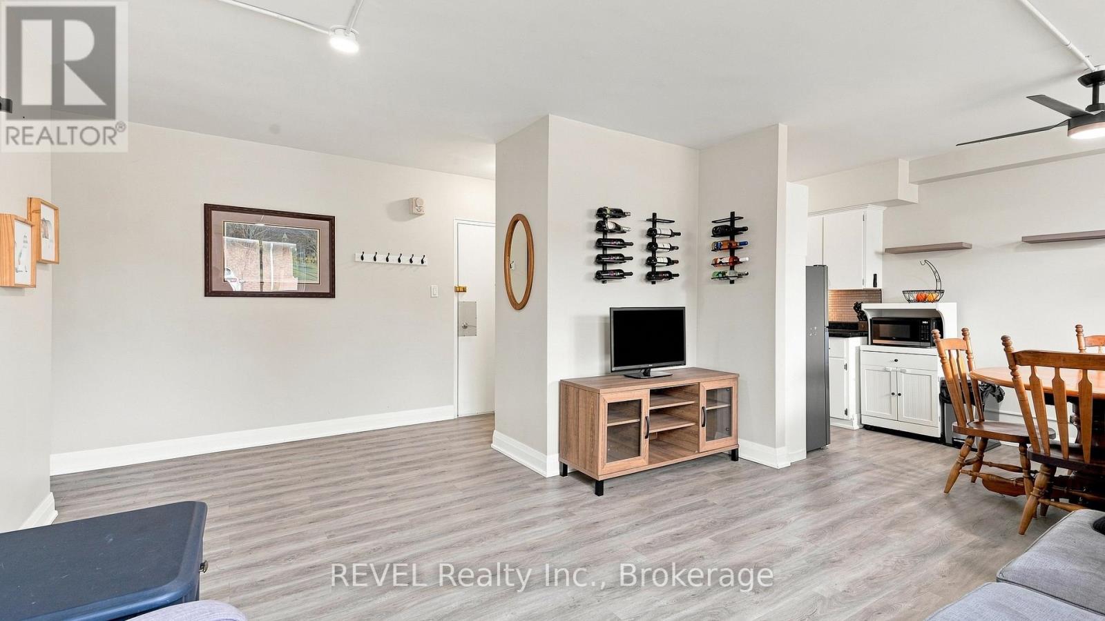 #3 450 CARLTON STREET - 7