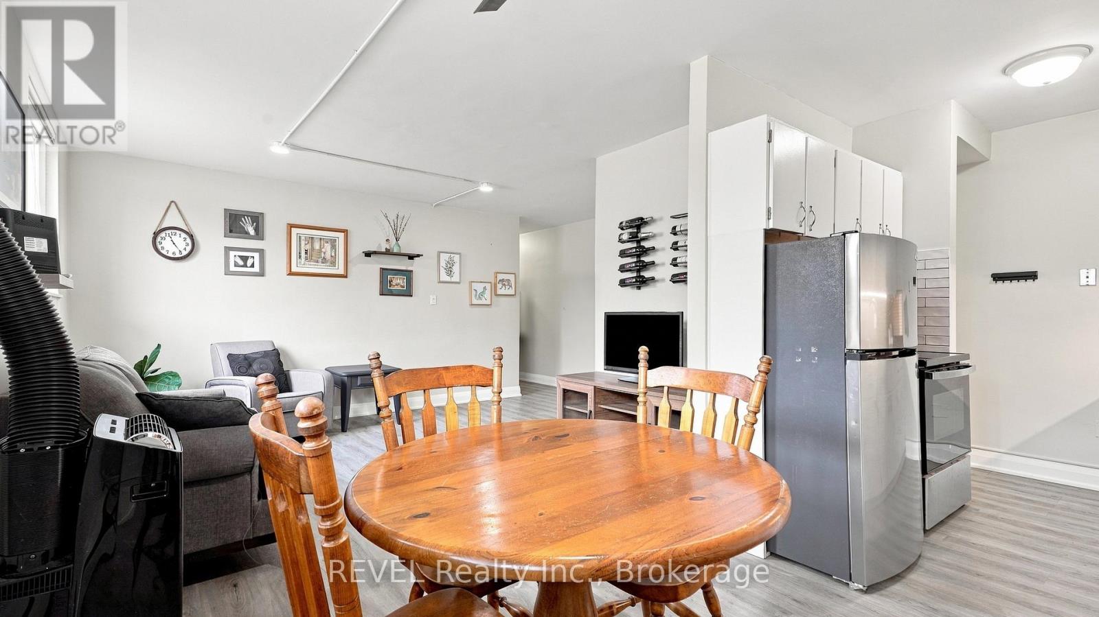 #3 450 CARLTON STREET - 8