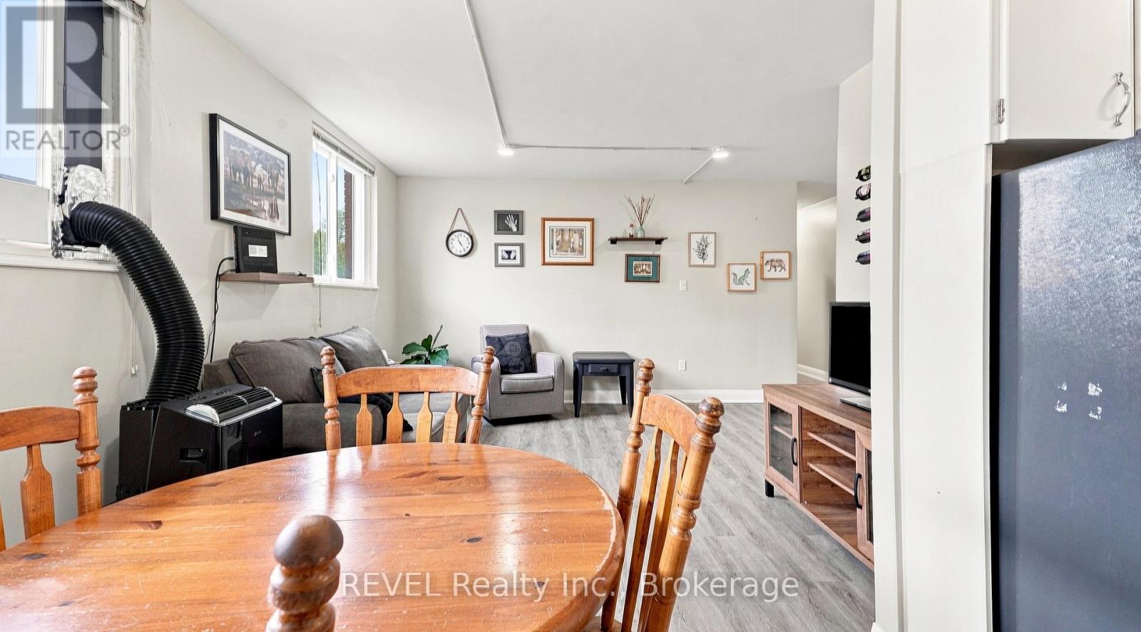 #3 450 CARLTON STREET - 9