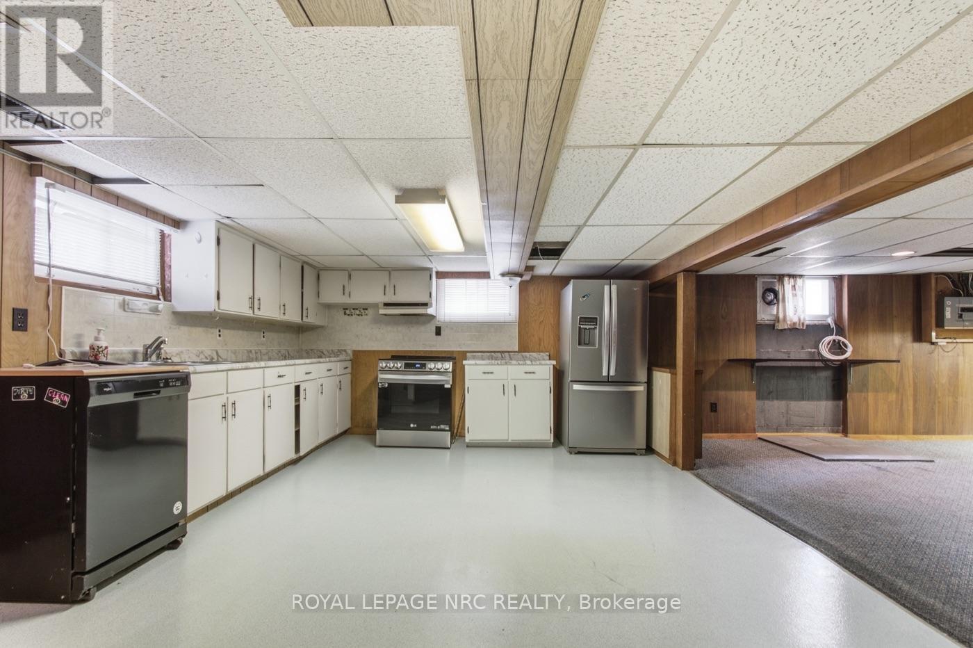 65 GOLDEN BOULEVARD W - 17