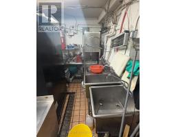 409 Spadina Avenue, Toronto, ON M5T2G6 Photo 10