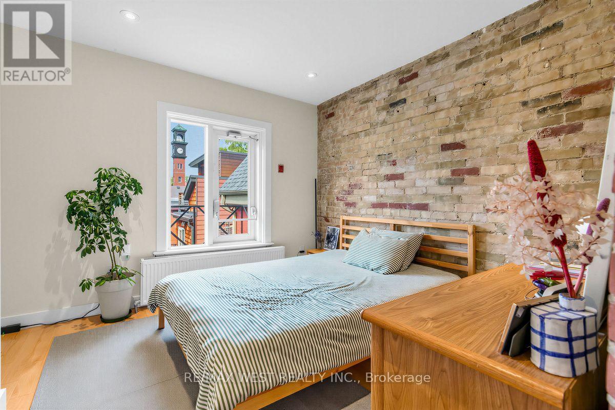 90 Oxford Street, Toronto, ON photo 11