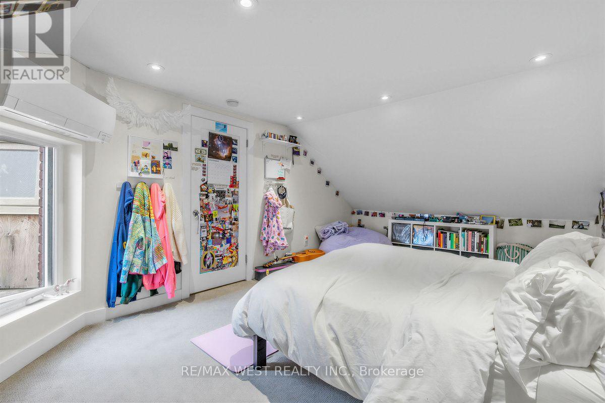 90 Oxford Street, Toronto, ON photo 17