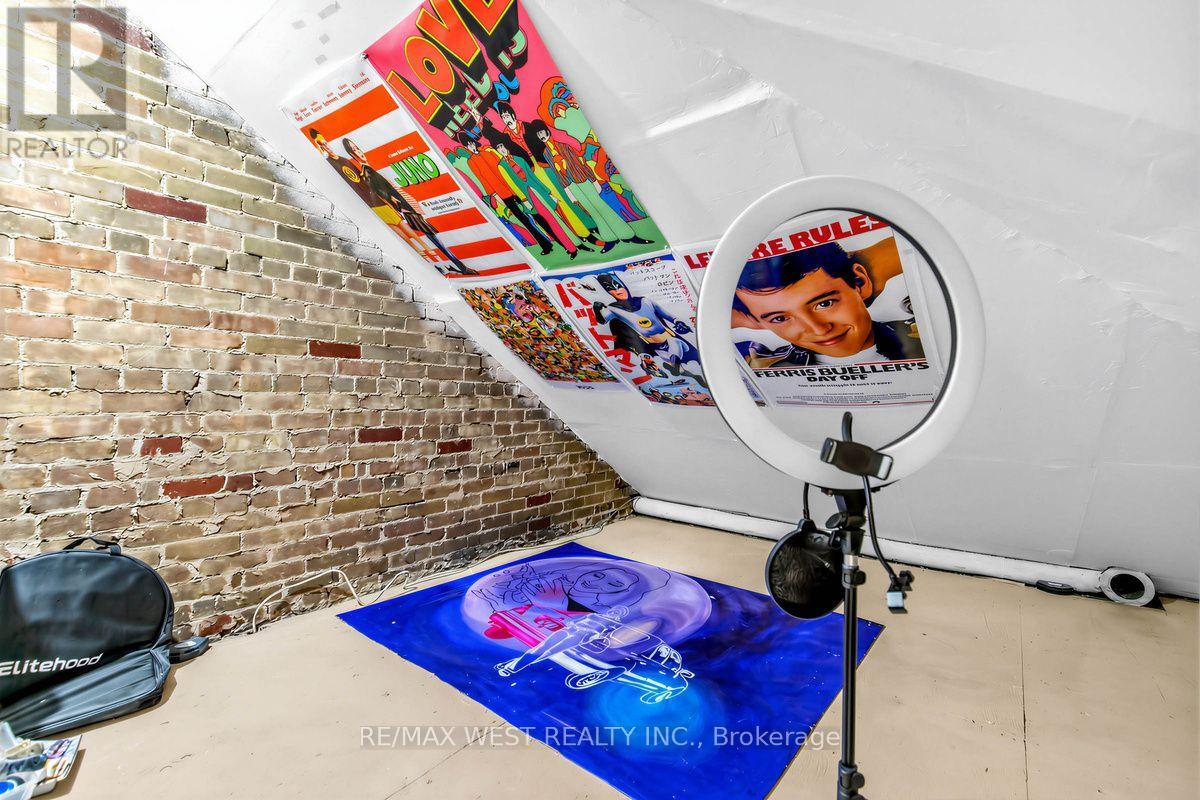 90 Oxford Street, Toronto, ON photo 18