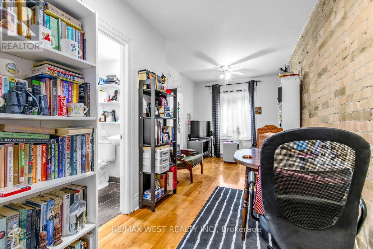 90 Oxford Street, Toronto, ON photo 22