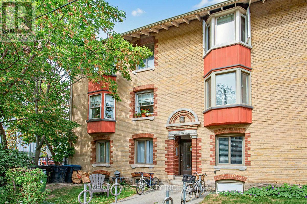 90 Oxford Street, Toronto, ON photo 4