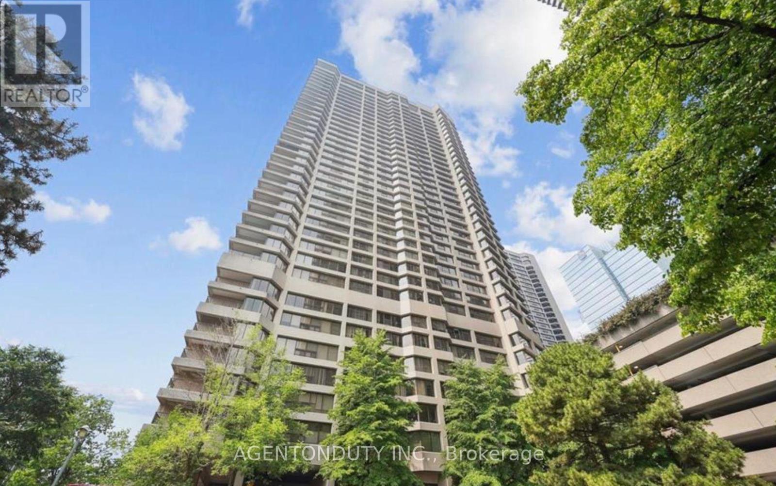 1605 - 65 HARBOUR SQUARE