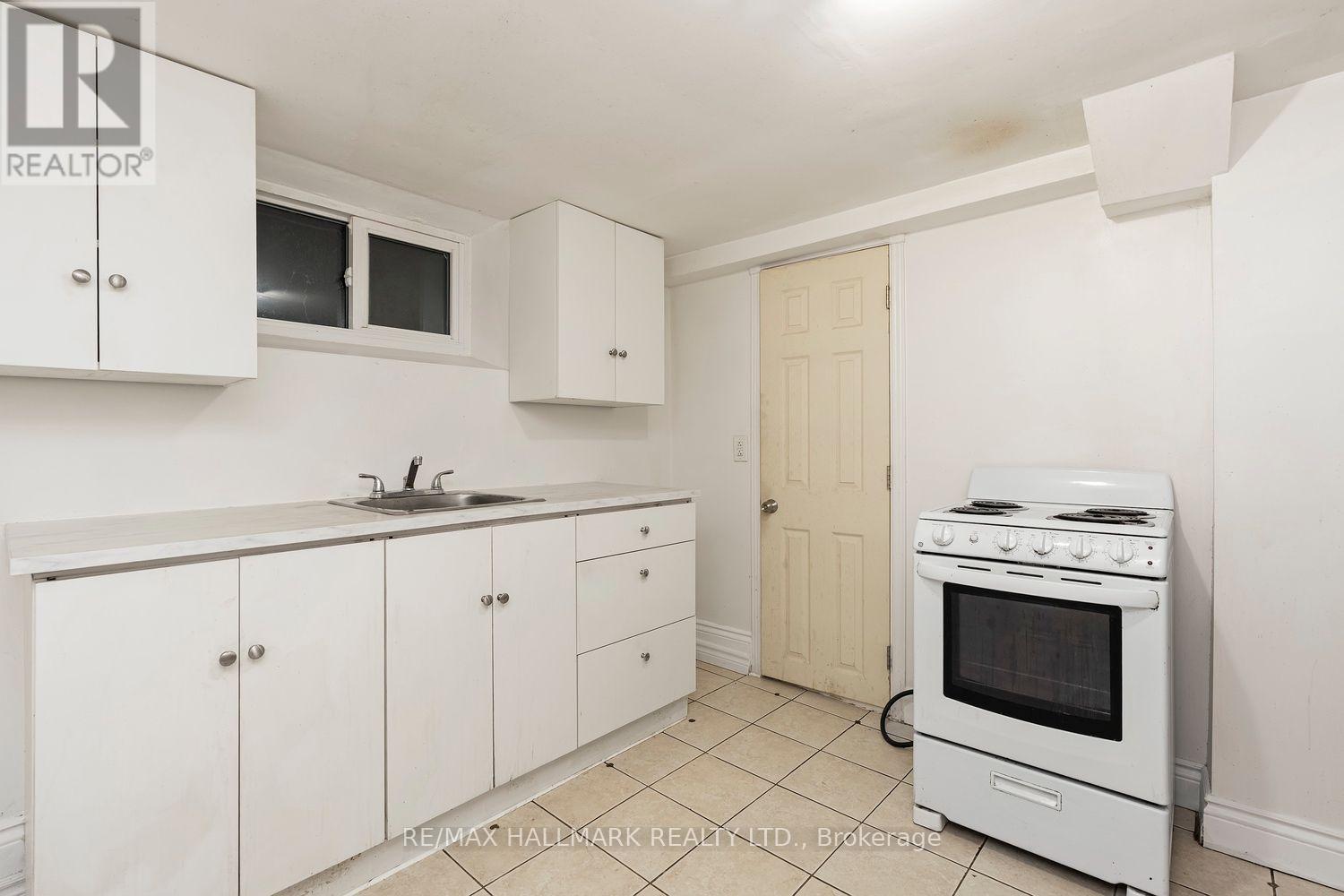 31 Thora Avenue, Toronto, ON photo 10