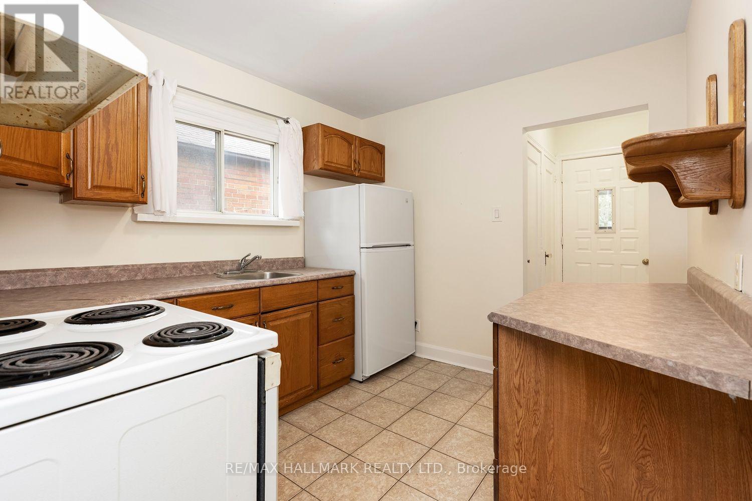 31 Thora Avenue, Toronto, ON photo 5