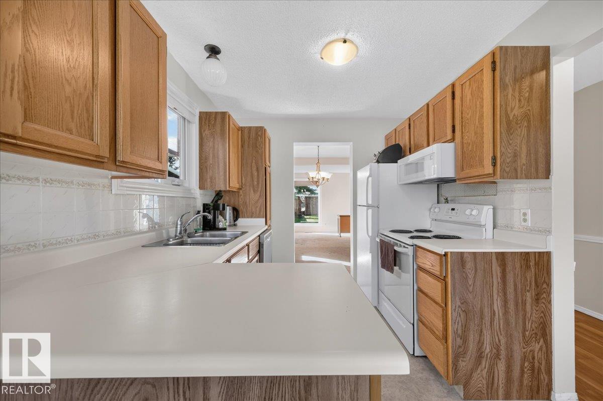 15228 84 ST NW - 8