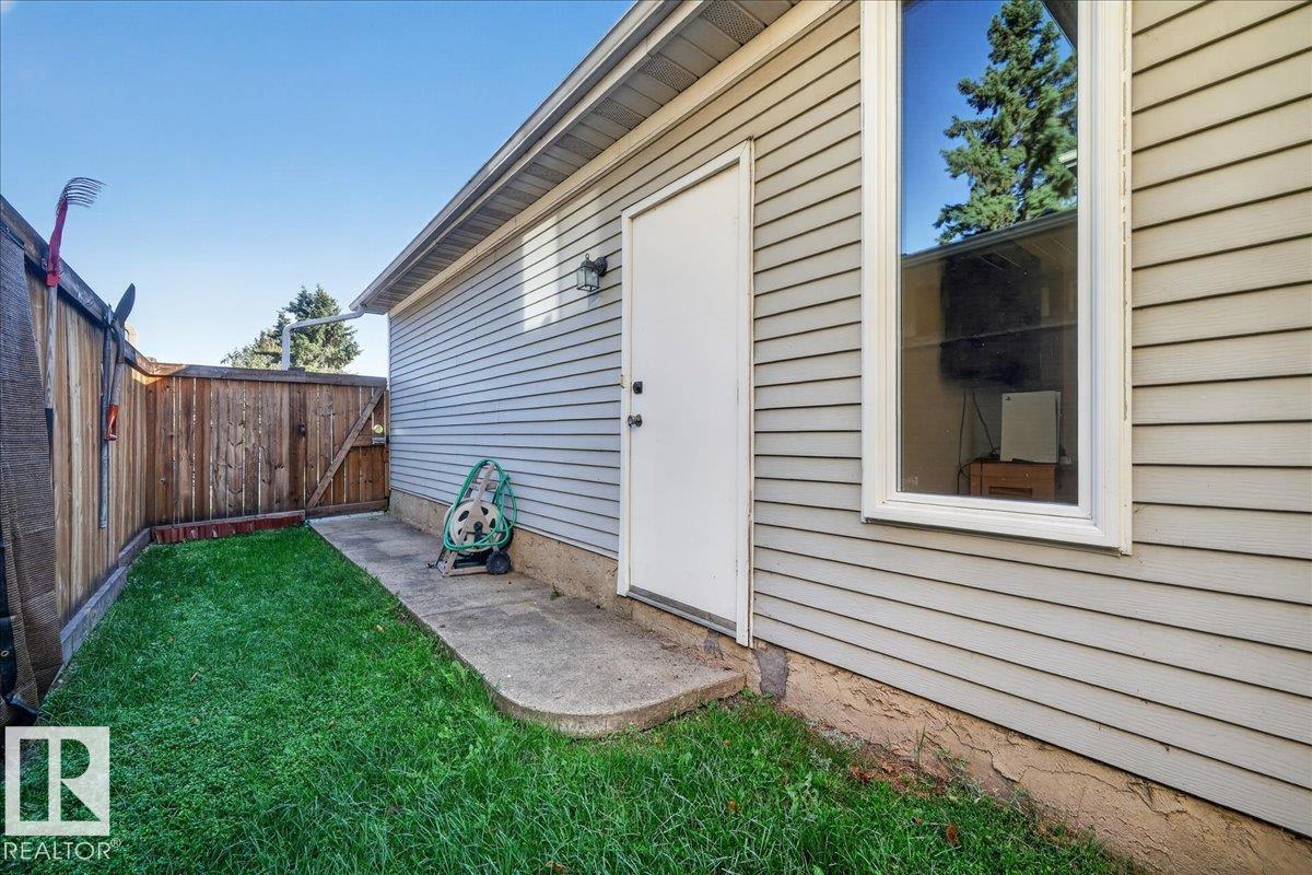 15228 84 ST NW - 49