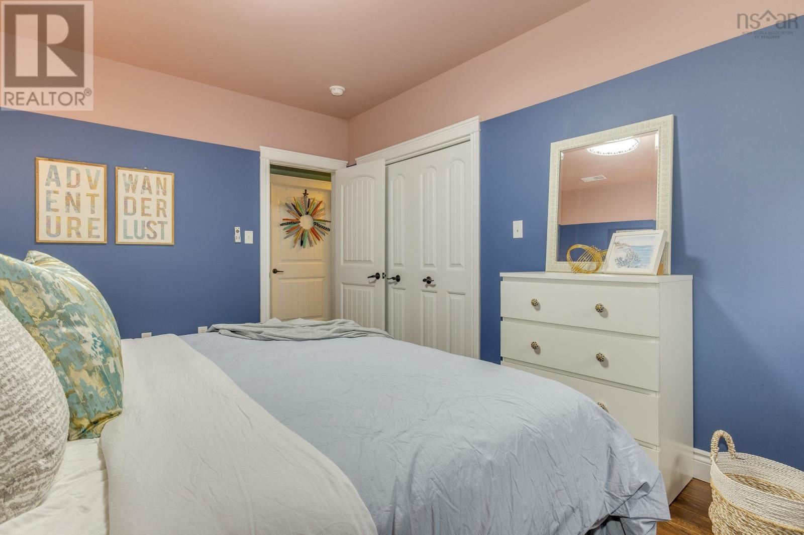 307 Leslie Road - 32