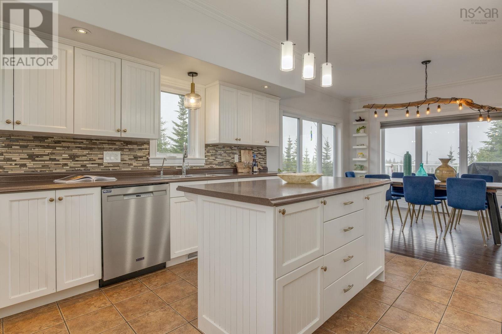 307 Leslie Road - 14