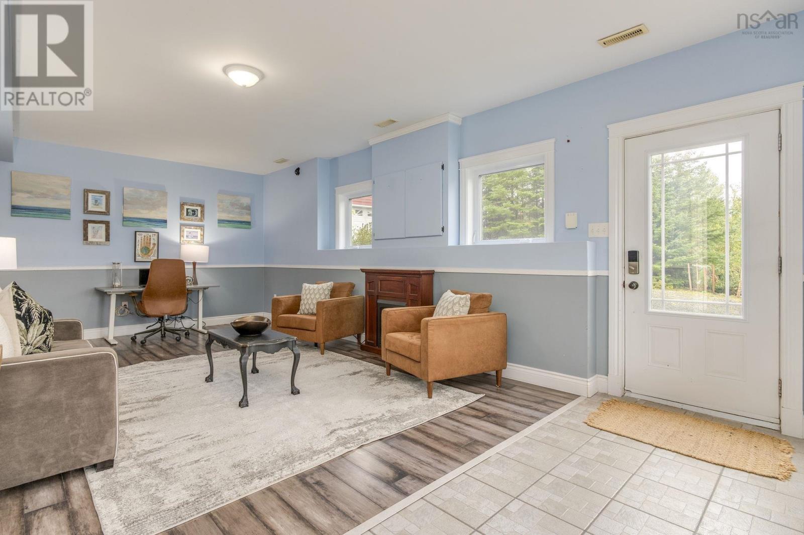 307 Leslie Road - 28