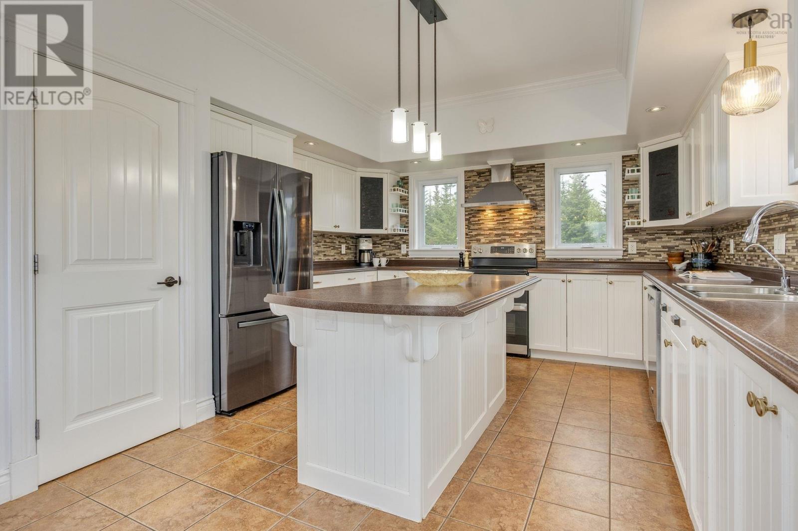 307 Leslie Road - 11