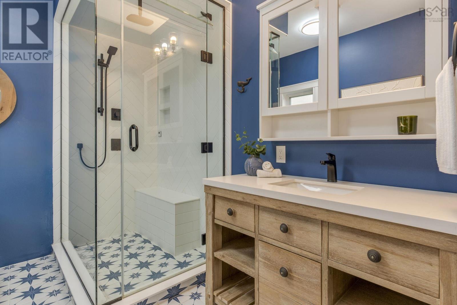 307 Leslie Road - Image 22