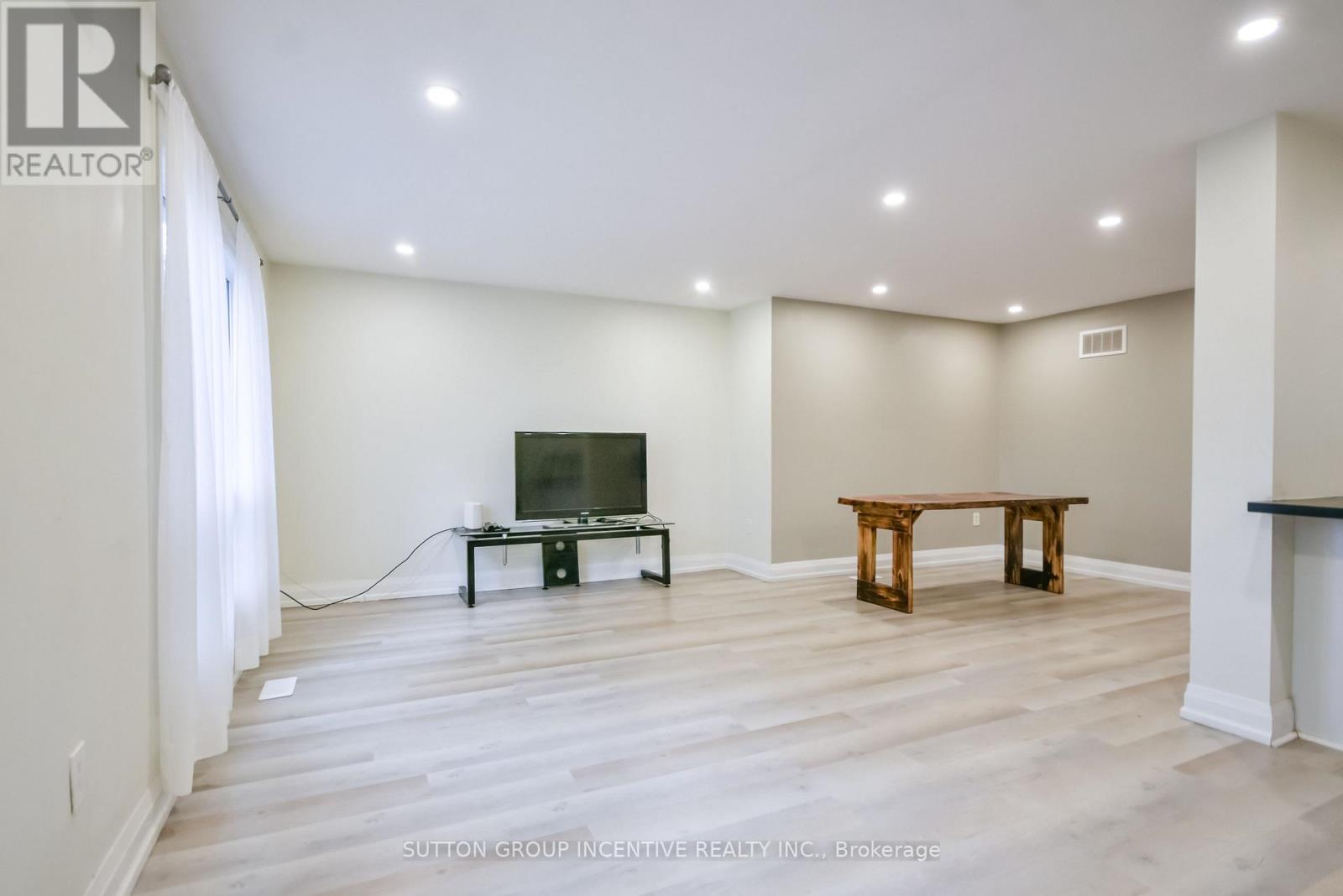 33B CUNDLES ROAD E - Image 13