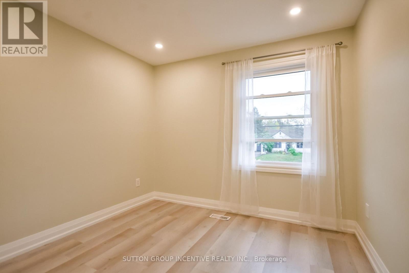 33B CUNDLES ROAD E - Image 19