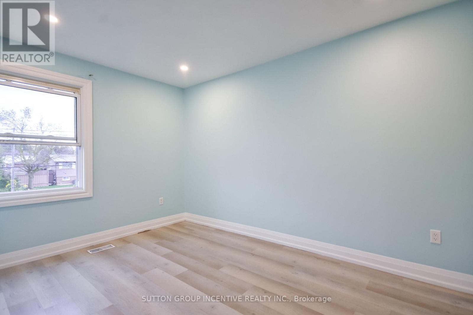 33B CUNDLES ROAD E - Image 22