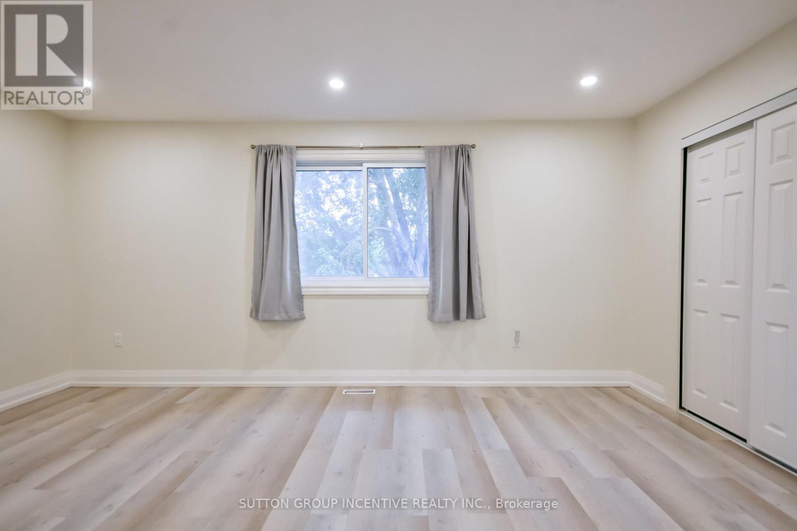 33B CUNDLES ROAD E - Image 27