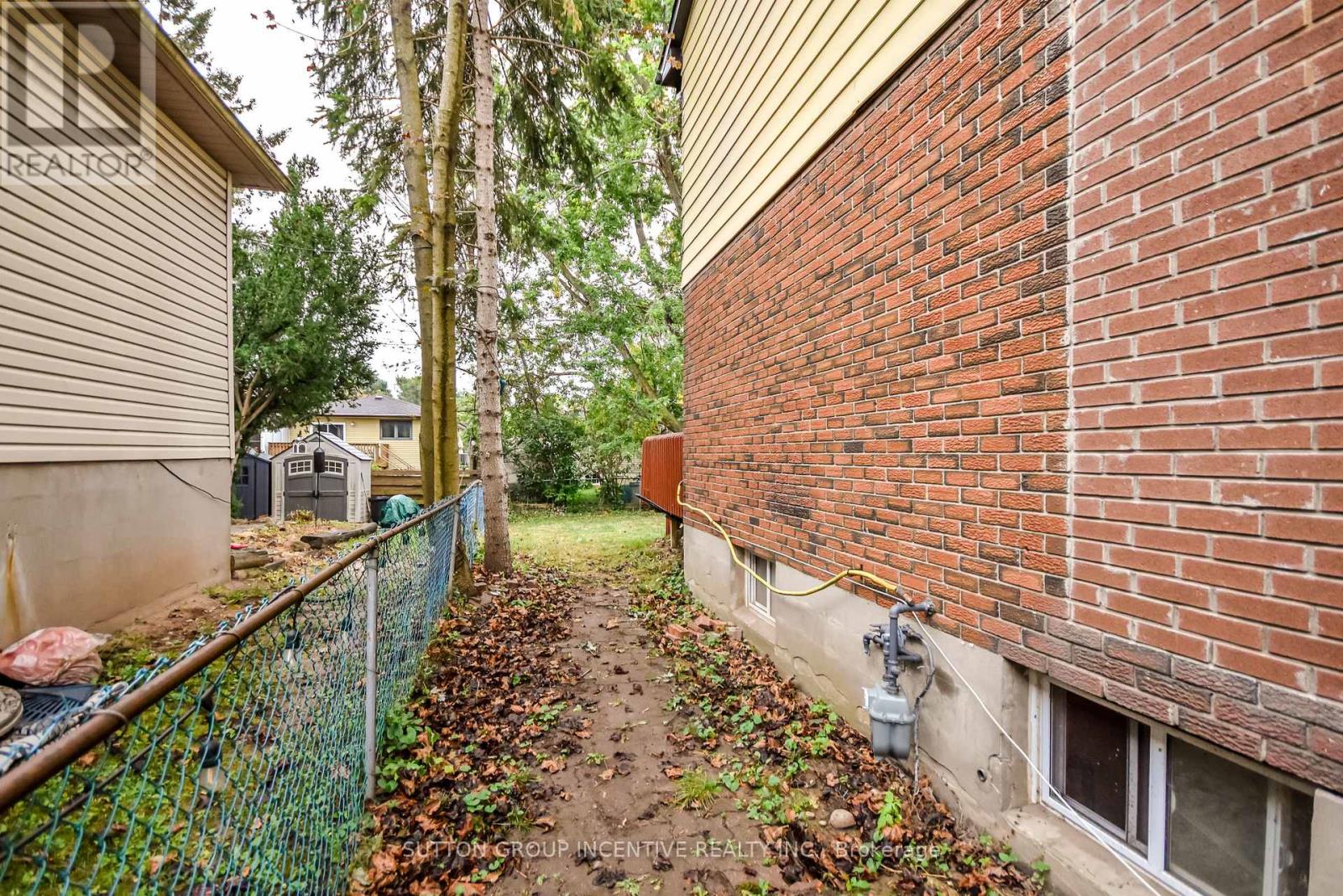 33B CUNDLES ROAD E - 42