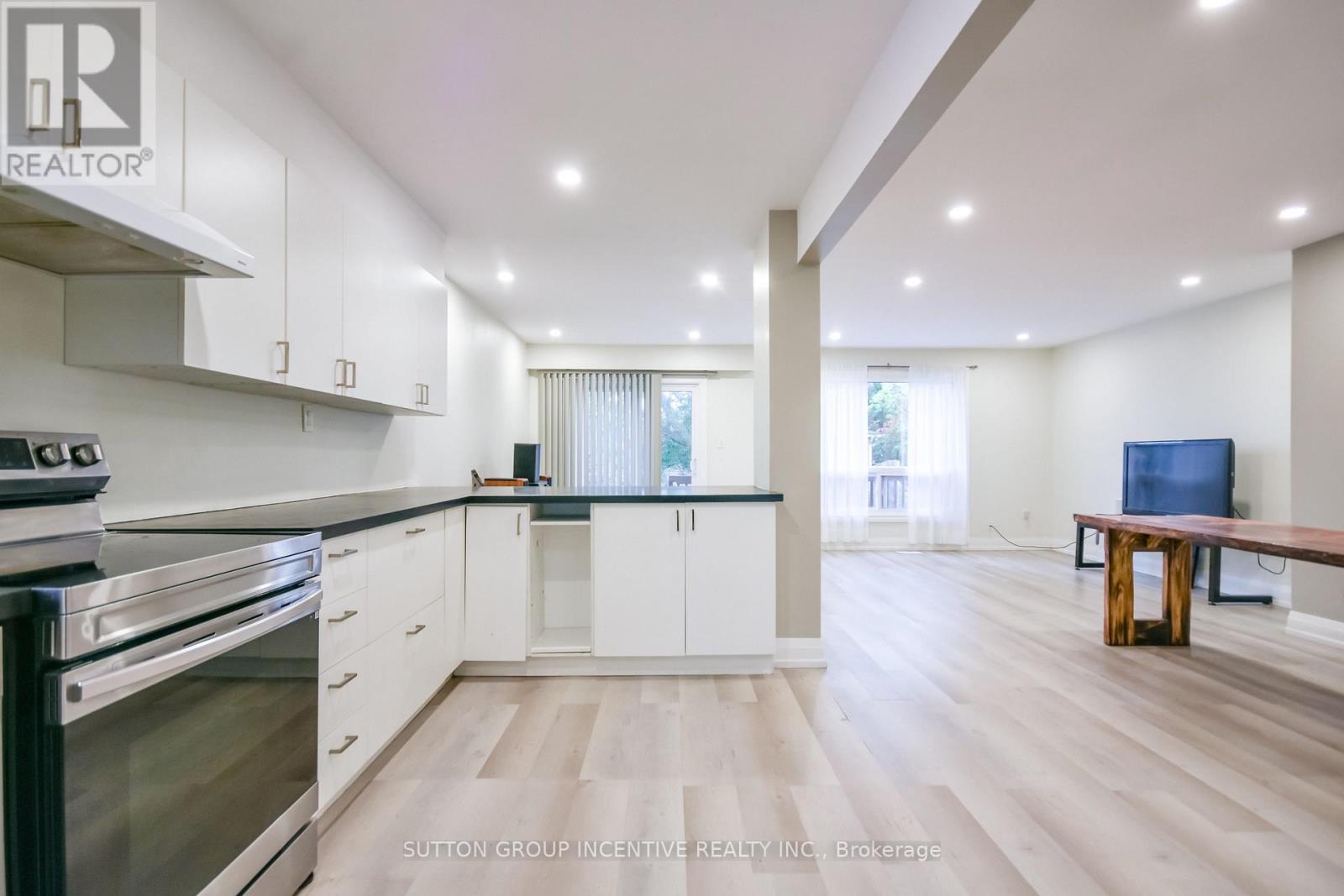 33B CUNDLES ROAD E - 7
