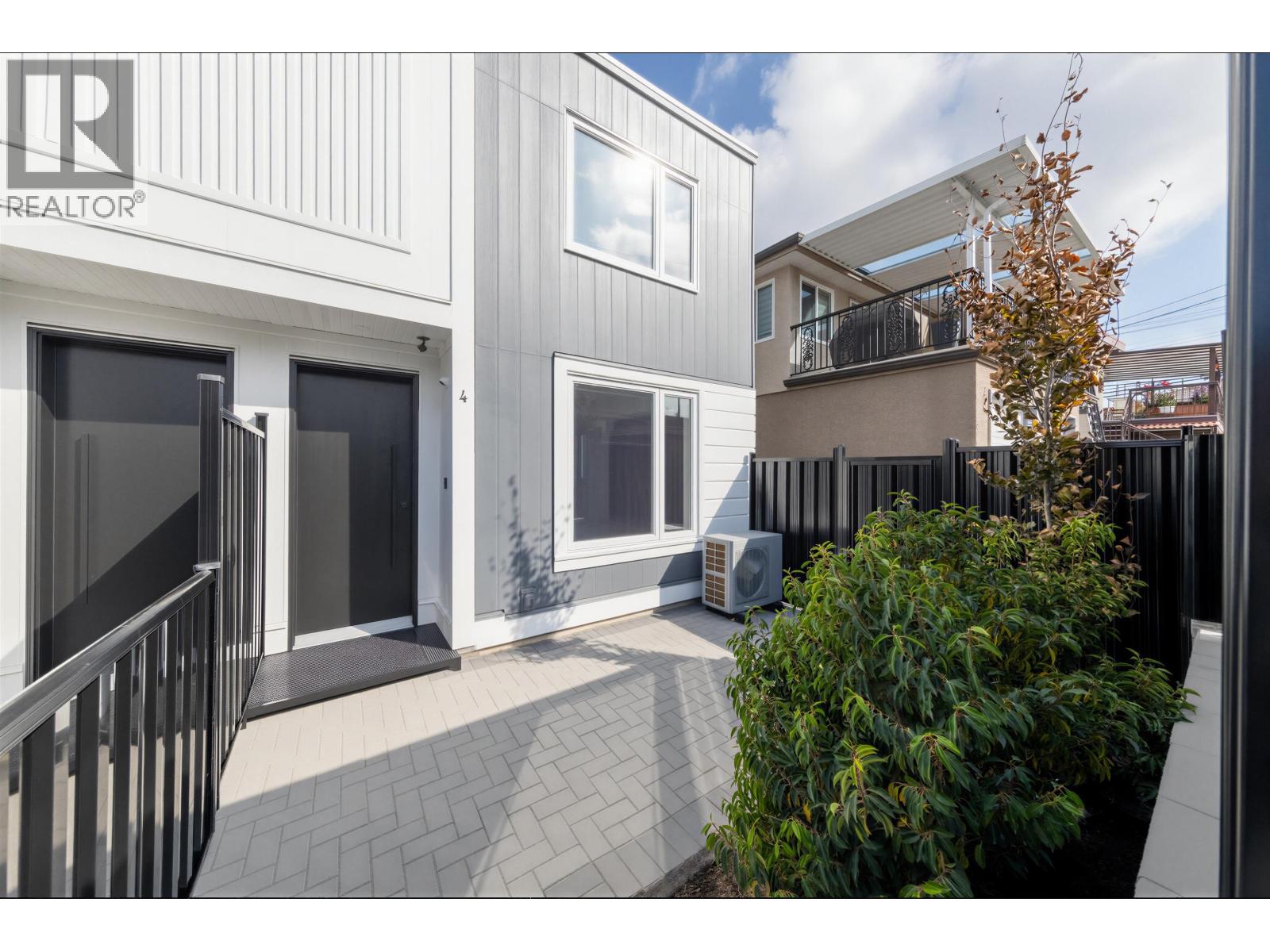 Photo of 4 3268 E 18 AVENUE 31