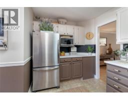 Kitchen - 1886 Parkview Crescent Unit# 3, Kelowna, BC V1X7G6 Photo 9