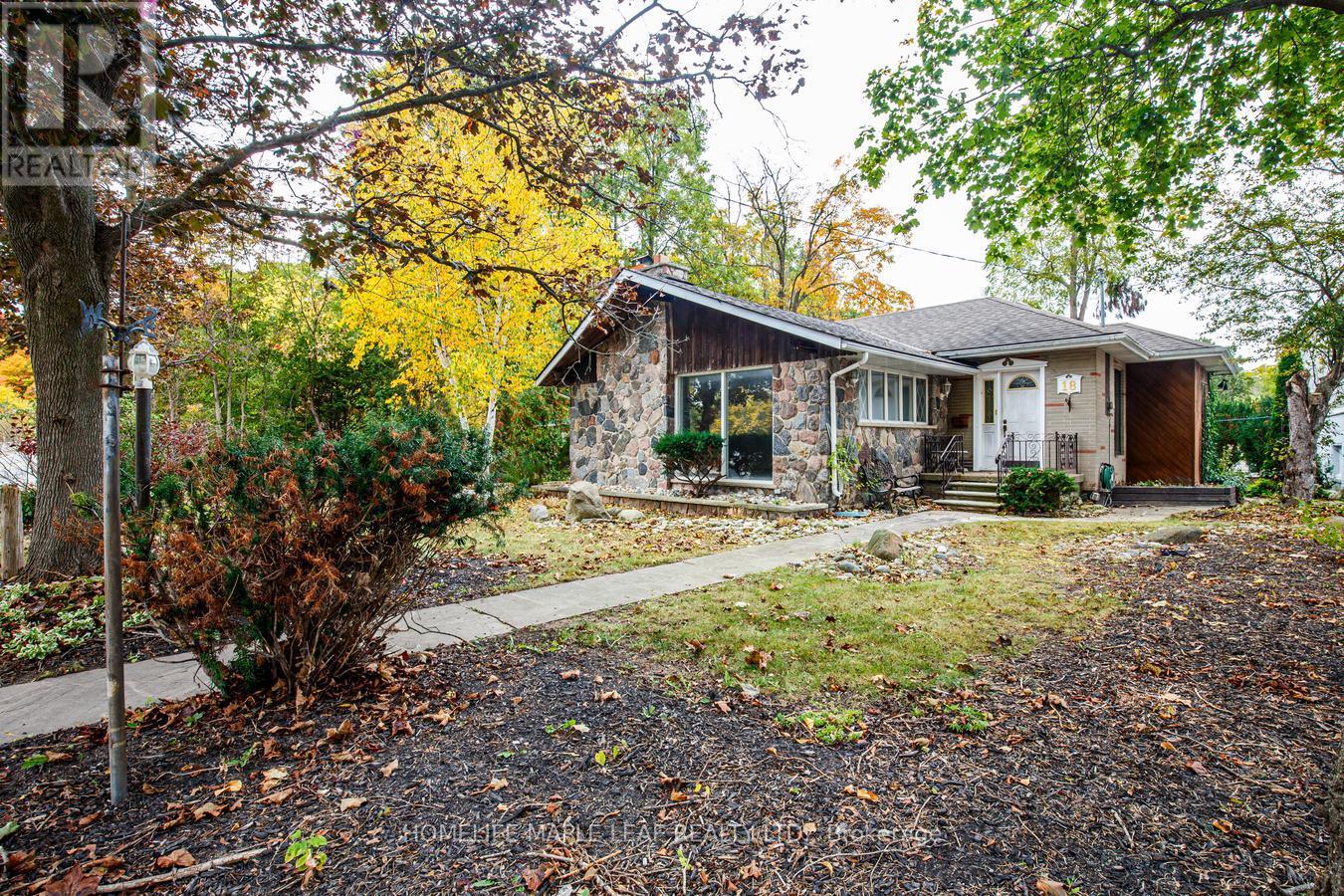 18 Adamson Street South, Halton Hills, ON