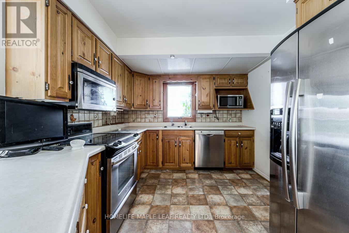 18 Adamson Street South, Halton Hills, ON photo 11