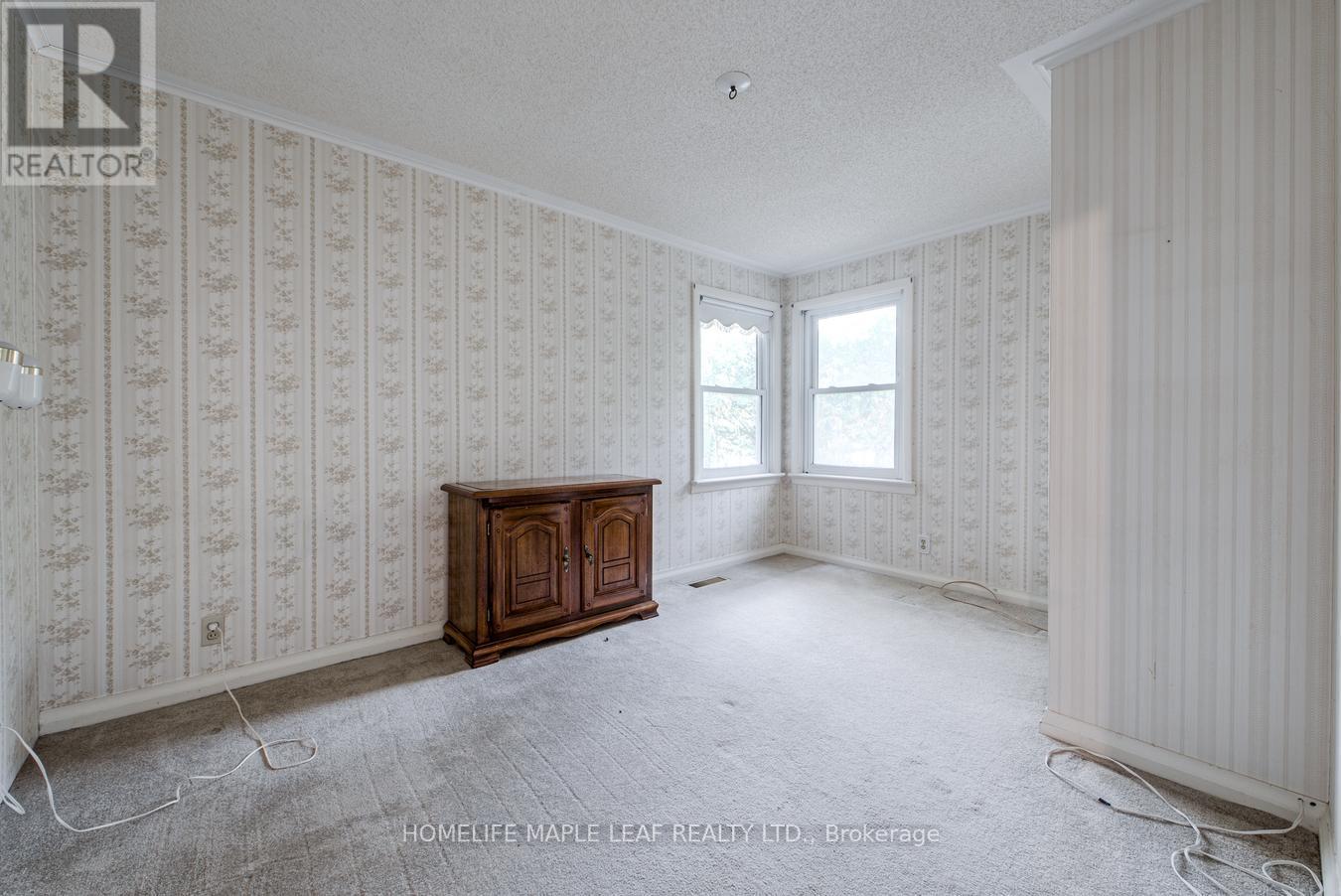 18 Adamson Street South, Halton Hills, ON photo 15