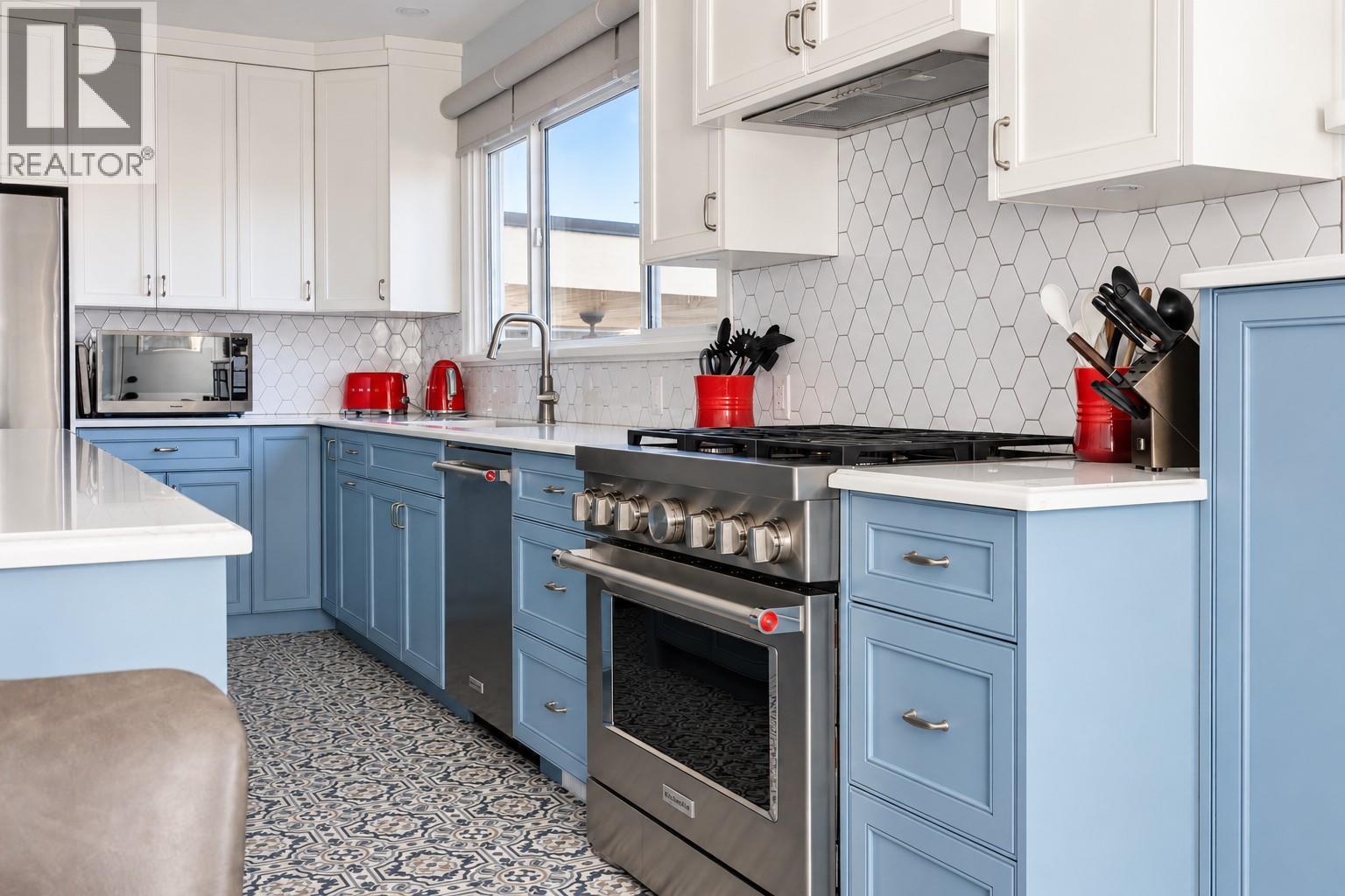  2071 Abbott Street, Kelowna