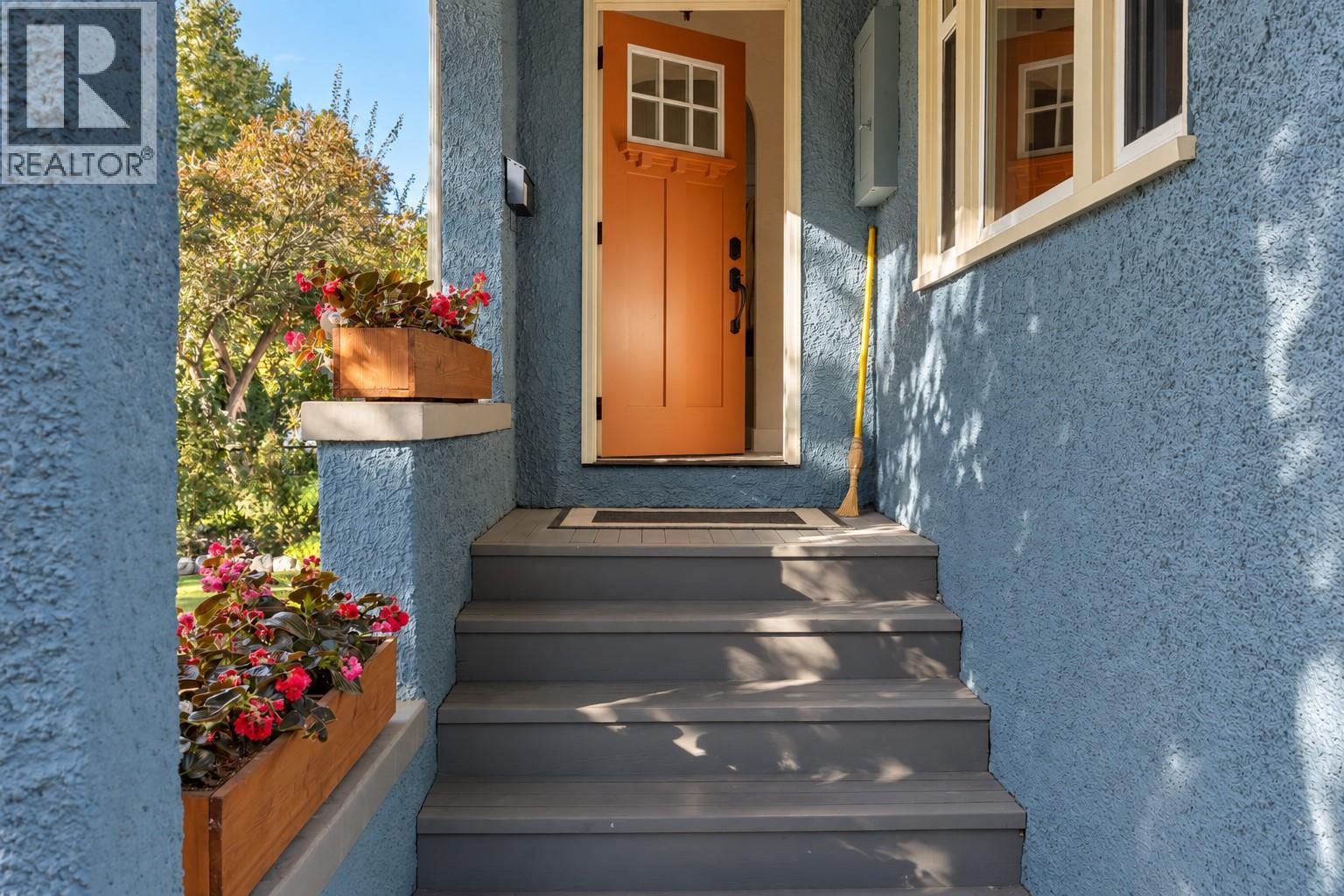  2071 Abbott Street, Kelowna