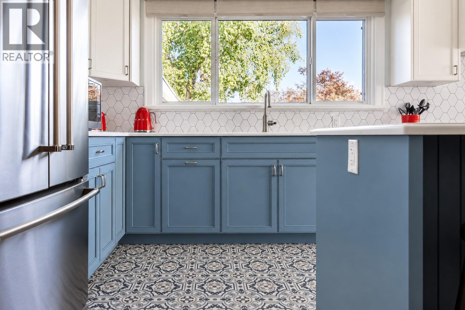  2071 Abbott Street, Kelowna