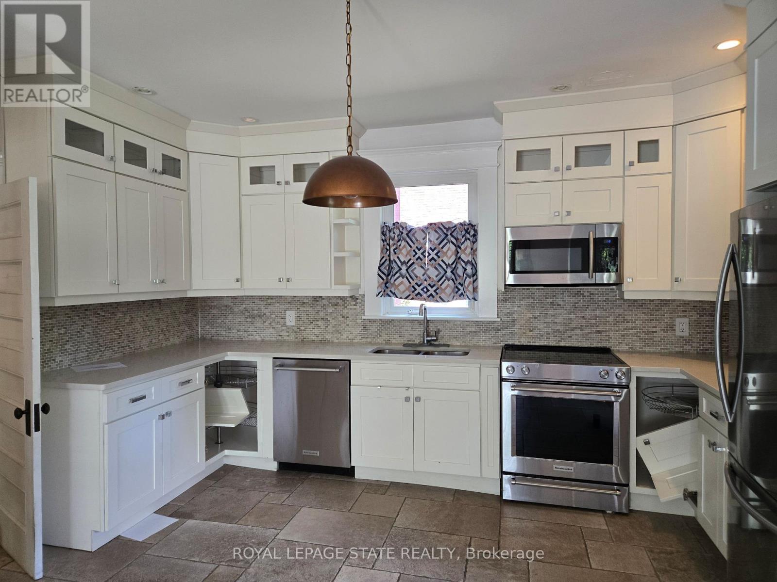 2087 GOVERNORS ROAD - 11