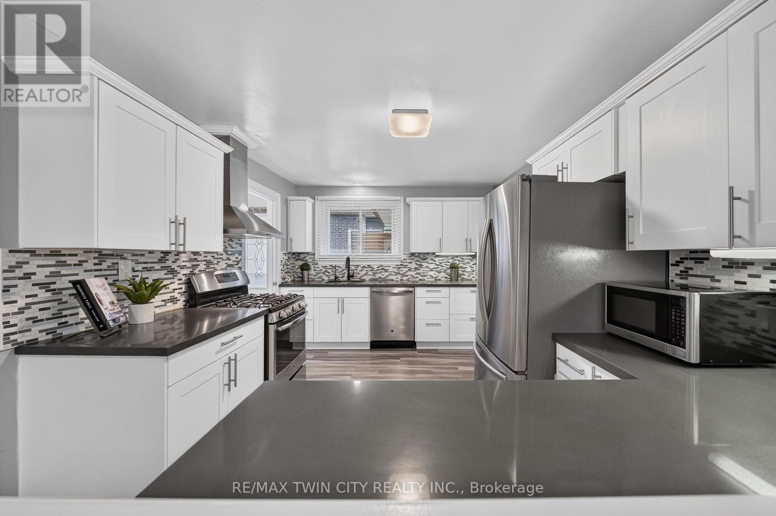 150 Coach Hill Drive, Kitchener, ON photo 15