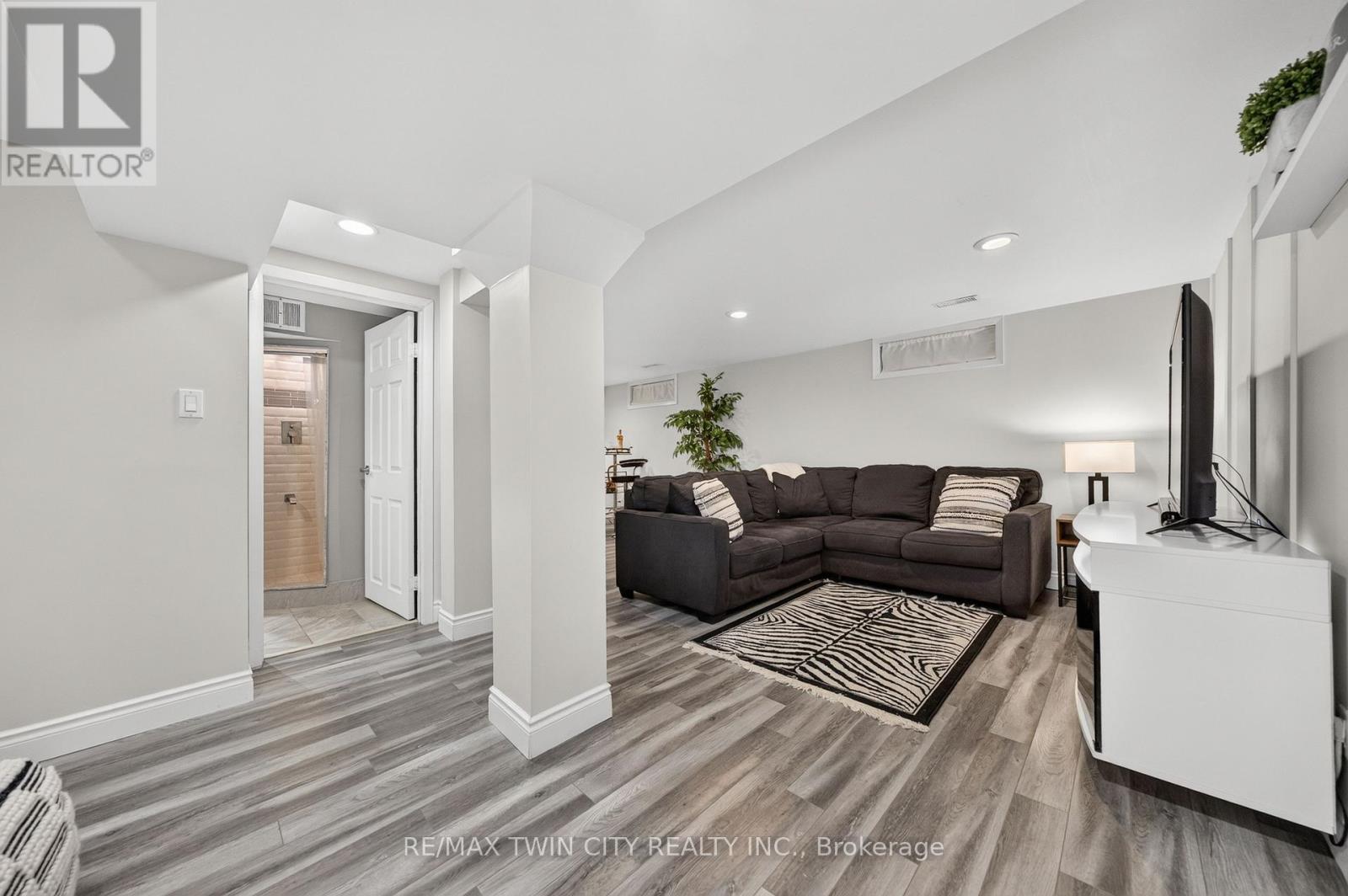 150 Coach Hill Drive, Kitchener, ON photo 29