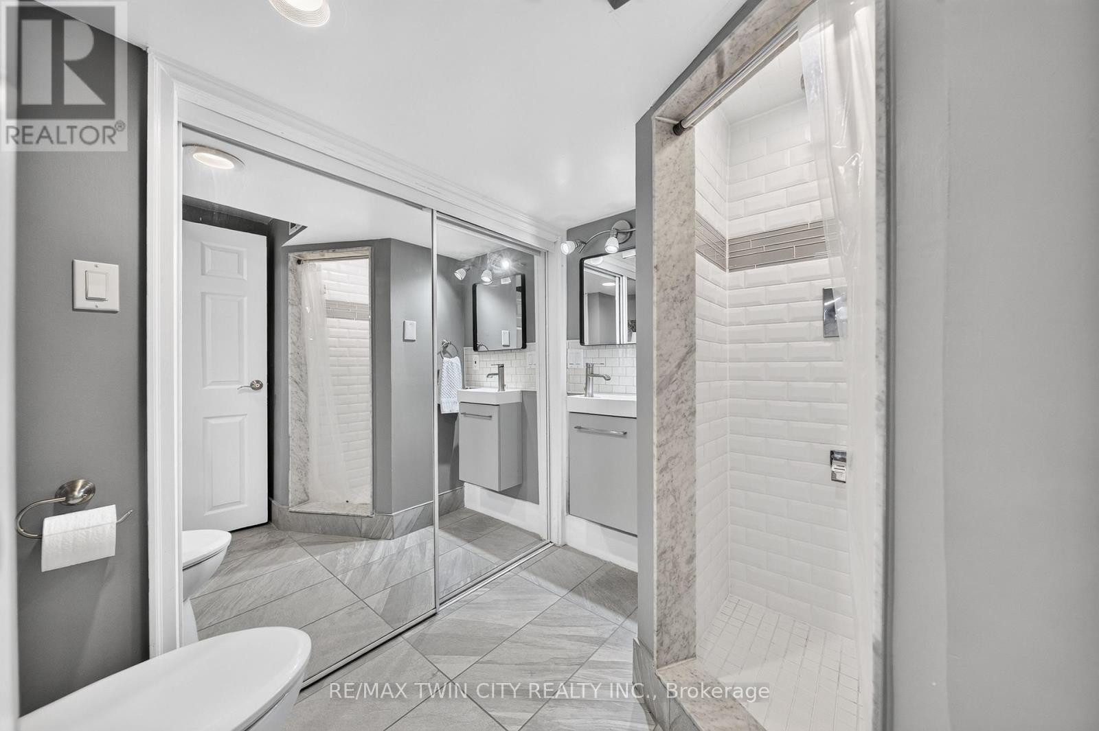 150 Coach Hill Drive, Kitchener, ON photo 32