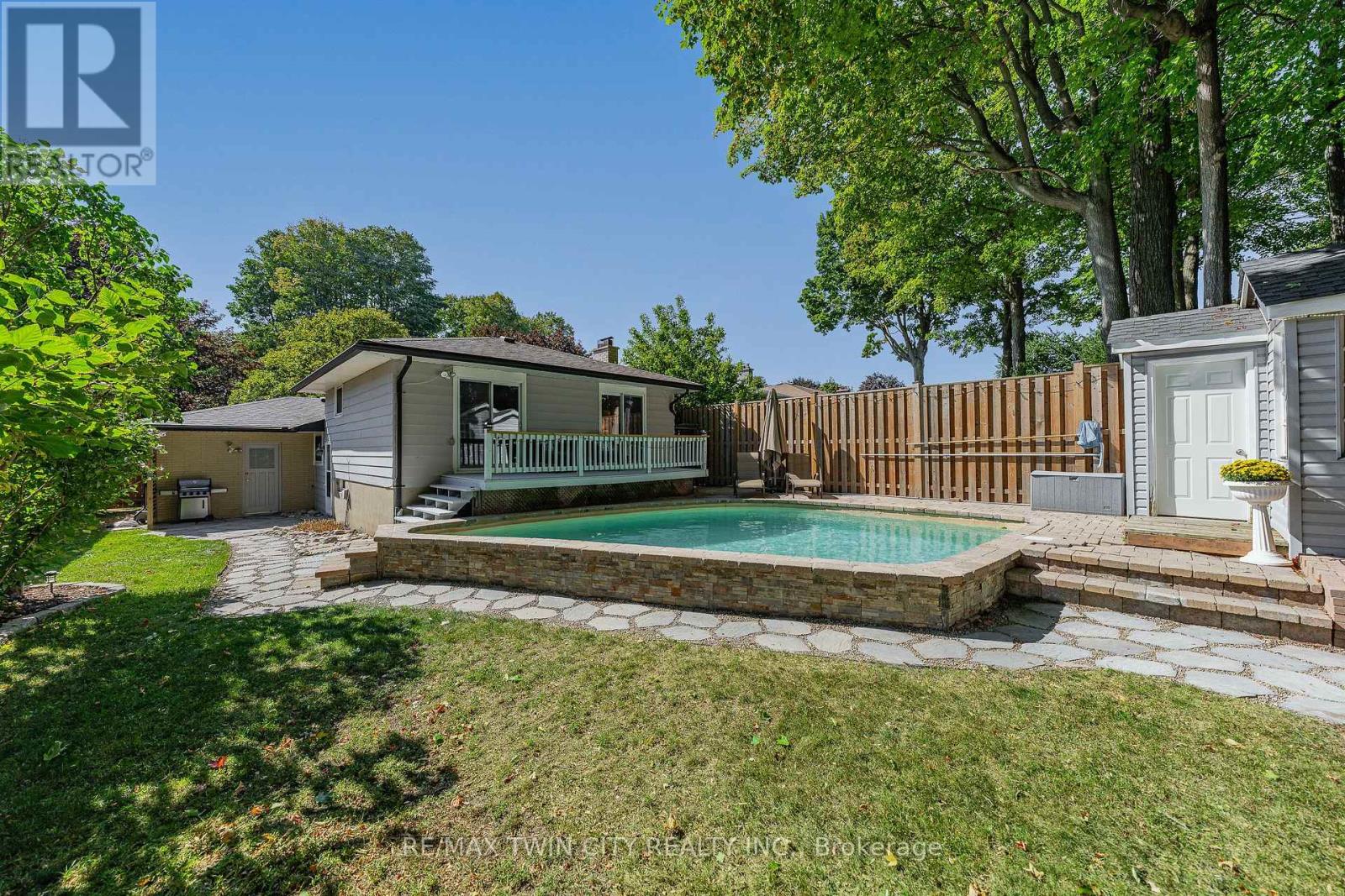 150 Coach Hill Drive, Kitchener, ON photo 40