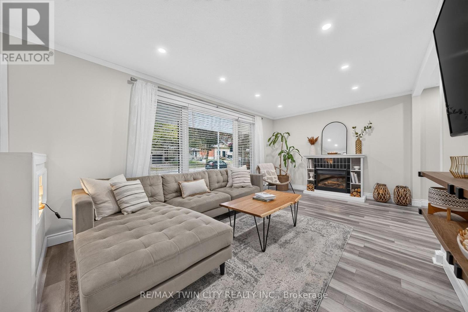 150 Coach Hill Drive, Kitchener, ON photo 9