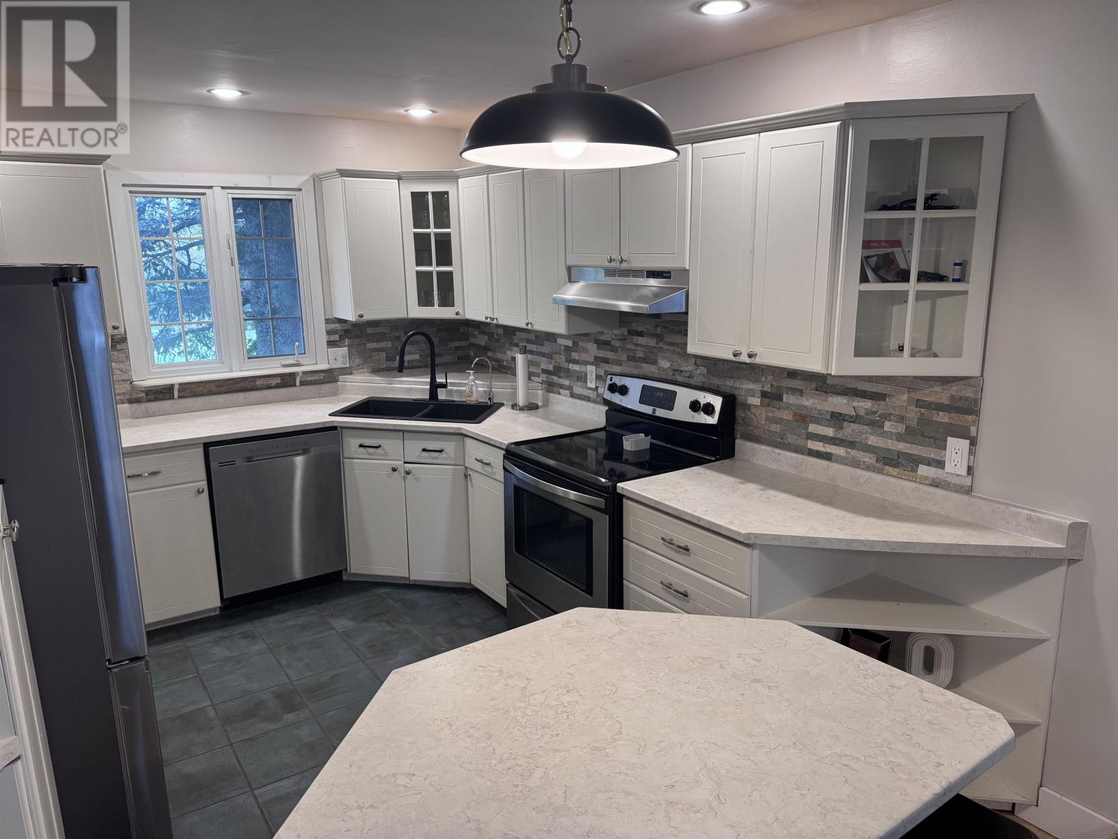 84 SUNSET Drive - Image 5
