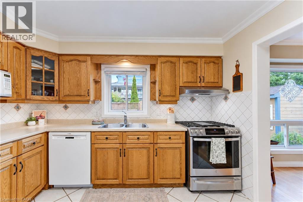 104 DEERWOOD Crescent - Image 18