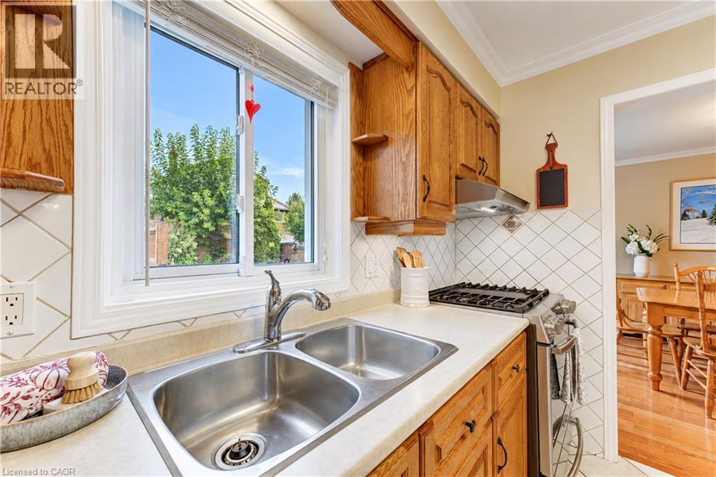 104 DEERWOOD Crescent - Image 16